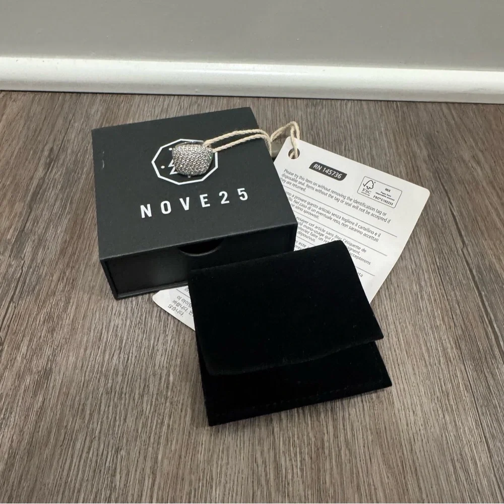 Nove25 Square Signet Brillanti Zircon Ring